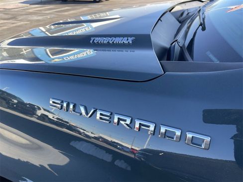 Used 2025 Chevrolet Silverado 1500 LT image 3