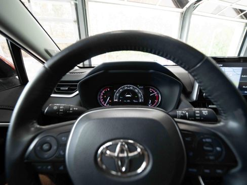 Used 2020 Toyota RAV4 Limited image 15