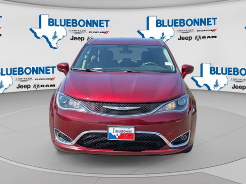 Used 2018 Chrysler Pacifica Touring Plus FWD image 2