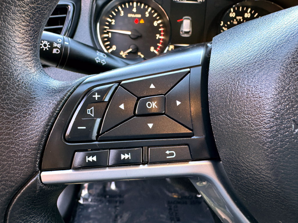 Used 2017 Nissan Rogue S AWD/4WD image 26