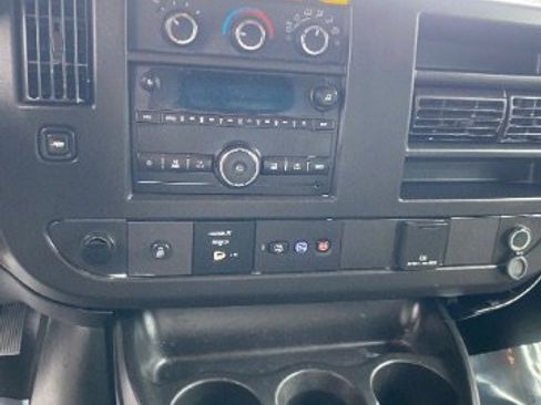 Used 2018 Chevrolet Express 2500 image 20