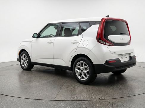 Used 2025 Kia Soul LX w/ LX Technology Package FWD image 6