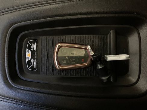 Used 2016 Cadillac Escalade Luxury image 17