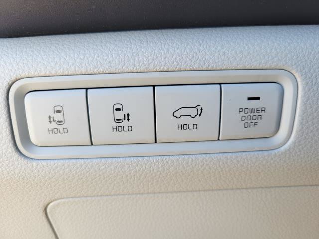 Used 2022 Kia Carnival LX FWD image 24