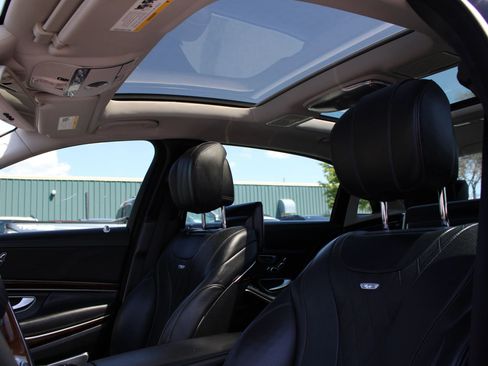 Used 2016 Mercedes-Benz Maybach S 600 image 34