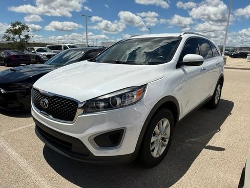 Used 2017 Kia Sorento FWD image 3
