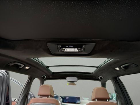 Used 2025 BMW X7 M60i image 35