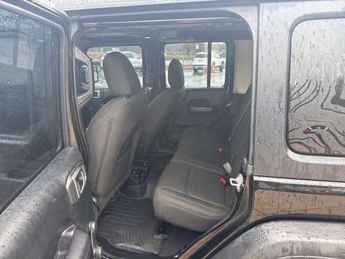 Used 2018 Jeep Wrangler Unlimited Sport image 10