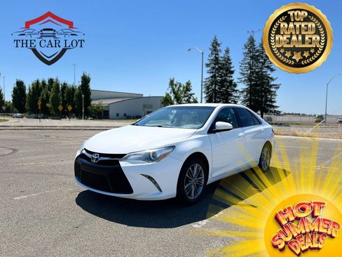 Used 2017 Toyota Camry SE FWD image 1