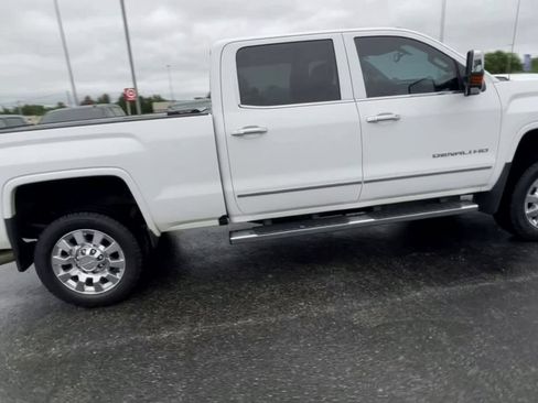 Used 2016 GMC Sierra 2500 Denali w/ Suspension Package, Off-Road AWD/4WD image 2