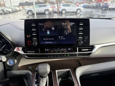 Used 2024 Toyota Sienna LE image 21