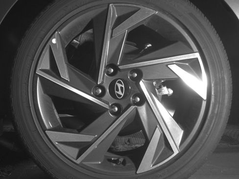 Used 2025 Hyundai Elantra SEL FWD image 14