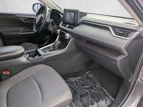 Used 2019 Toyota RAV4 LE w/ Carpet Mat Package image 21