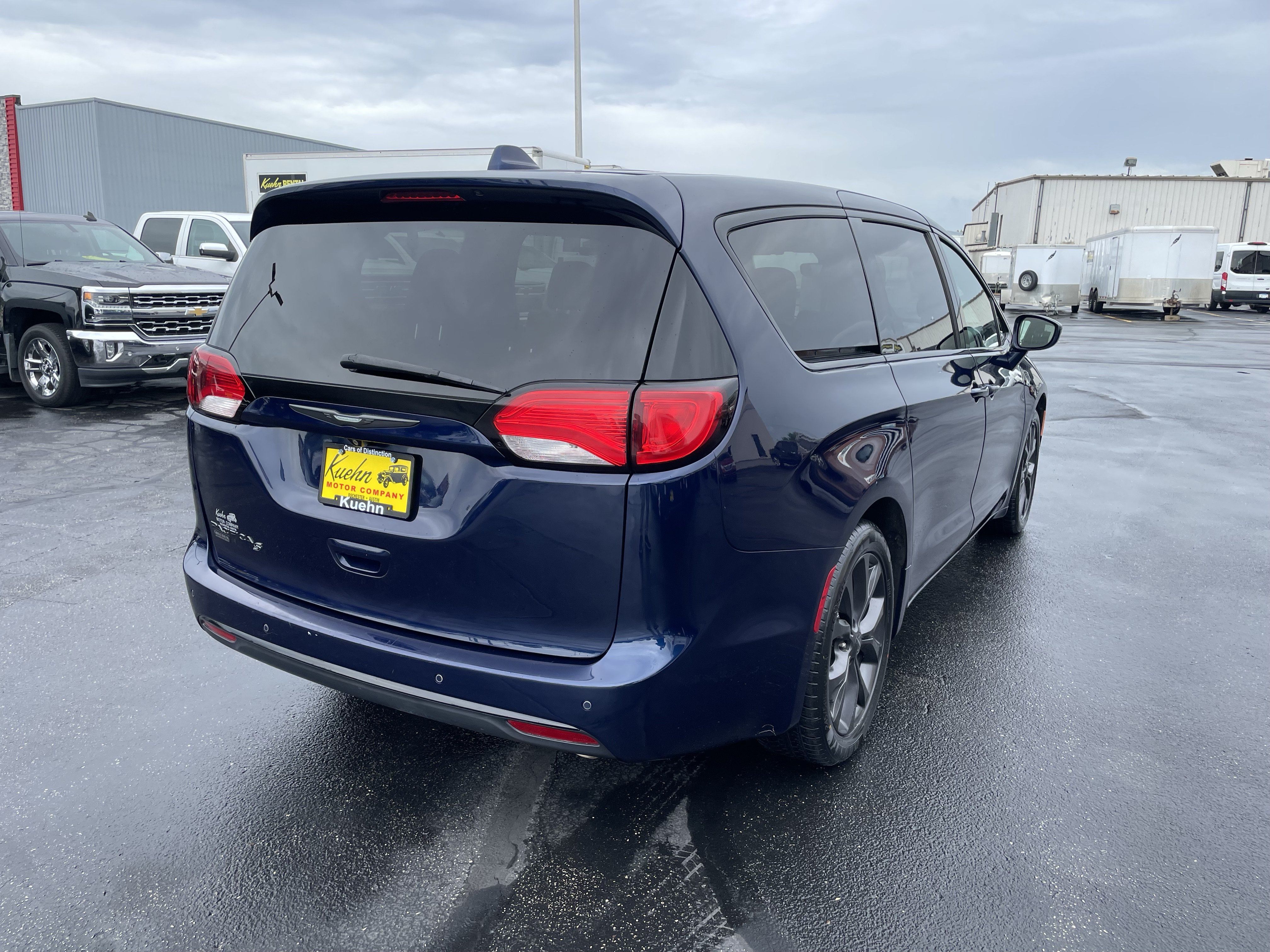 Used 2018 Chrysler Pacifica Touring Plus w/ S Appearance Package FWD image 8
