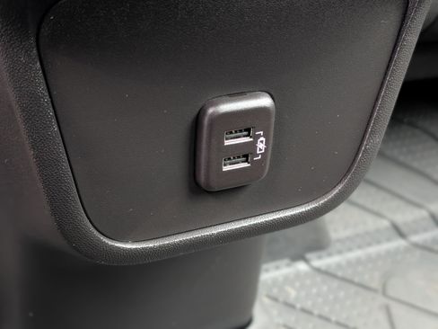 Used 2023 Chevrolet Equinox LS image 34