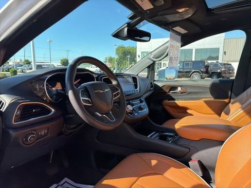 Used 2022 Chrysler Pacifica Pinnacle FWD image 15