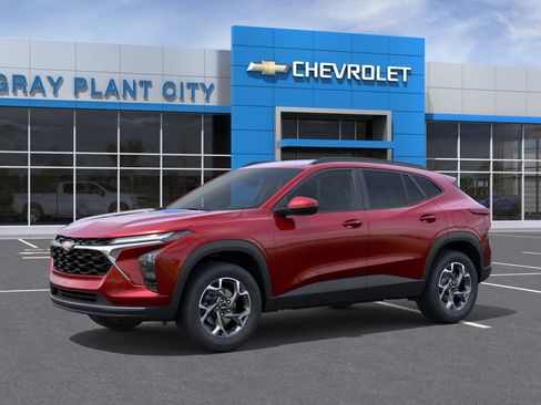 New 2026 Chevrolet Trax LT w/ Driver Confidence Package FWD image 2