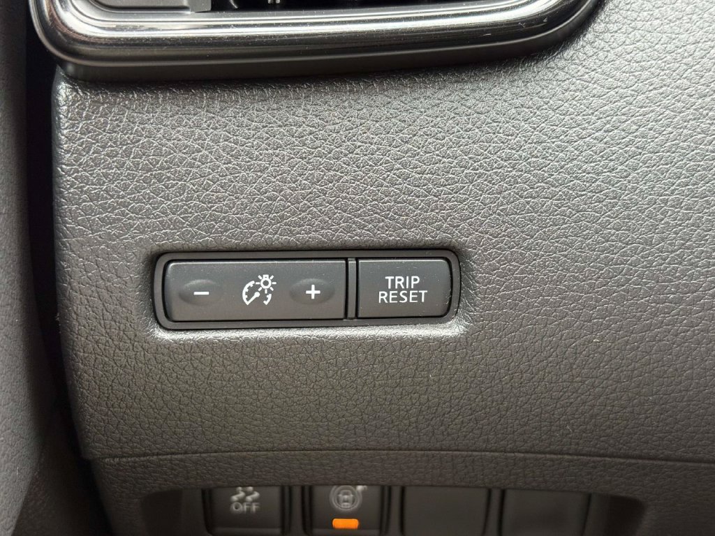 Used 2017 Nissan Rogue SV AWD/4WD image 27