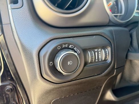 Used 2019 Jeep Wrangler Unlimited Sport S AWD/4WD image 25