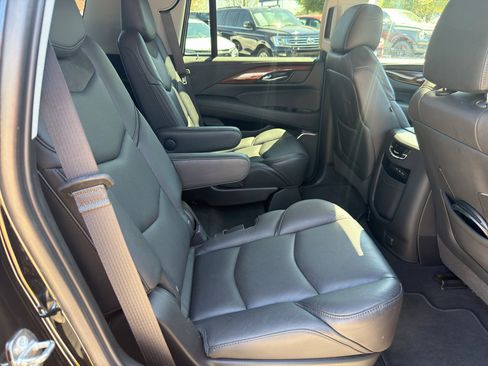Used 2019 Cadillac Escalade Premium Luxury image 15