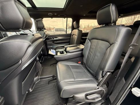 Used 2023 Jeep Grand Wagoneer Series II image 36