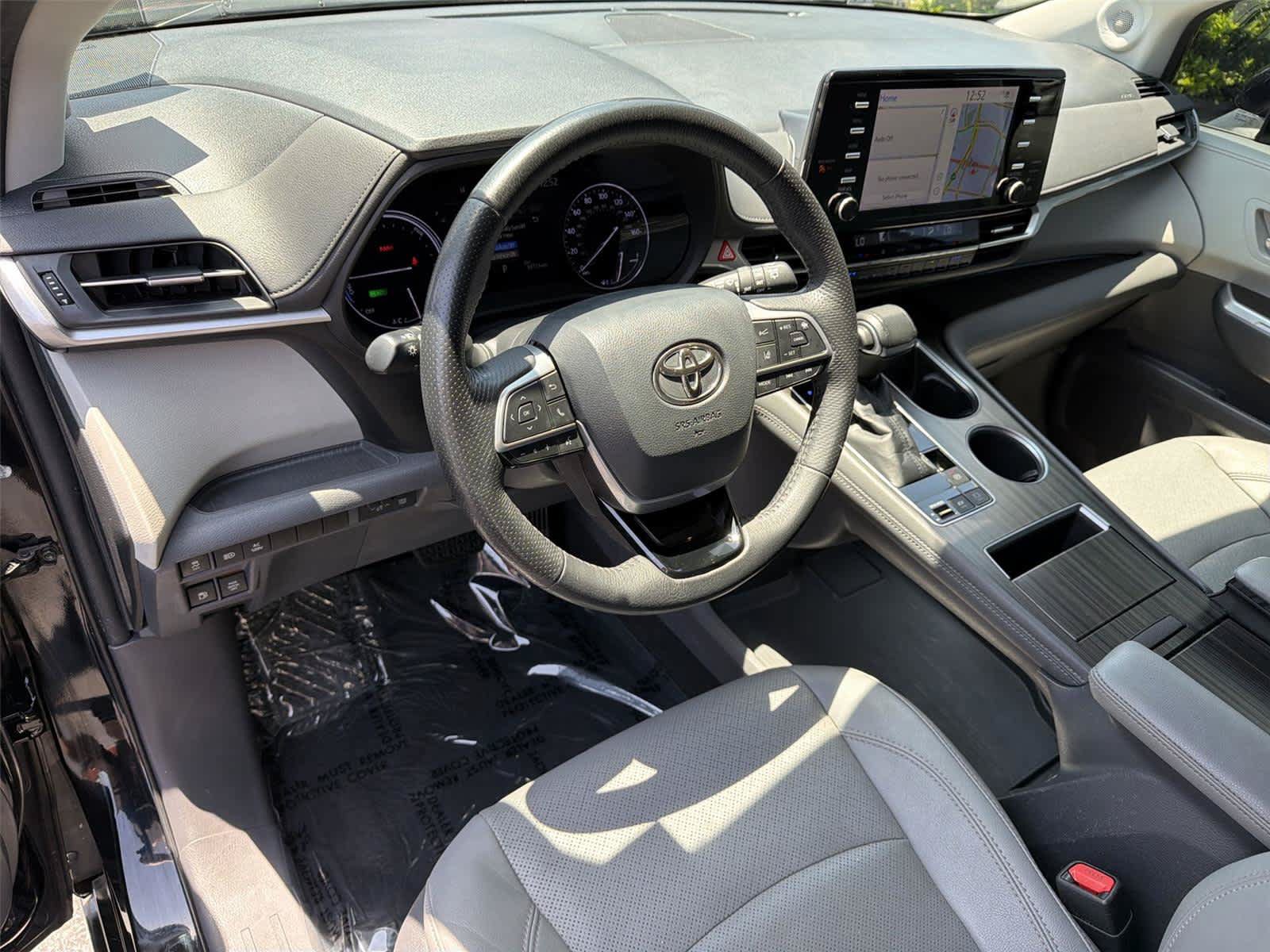 Used 2021 Toyota Sienna Limited AWD/4WD image 2