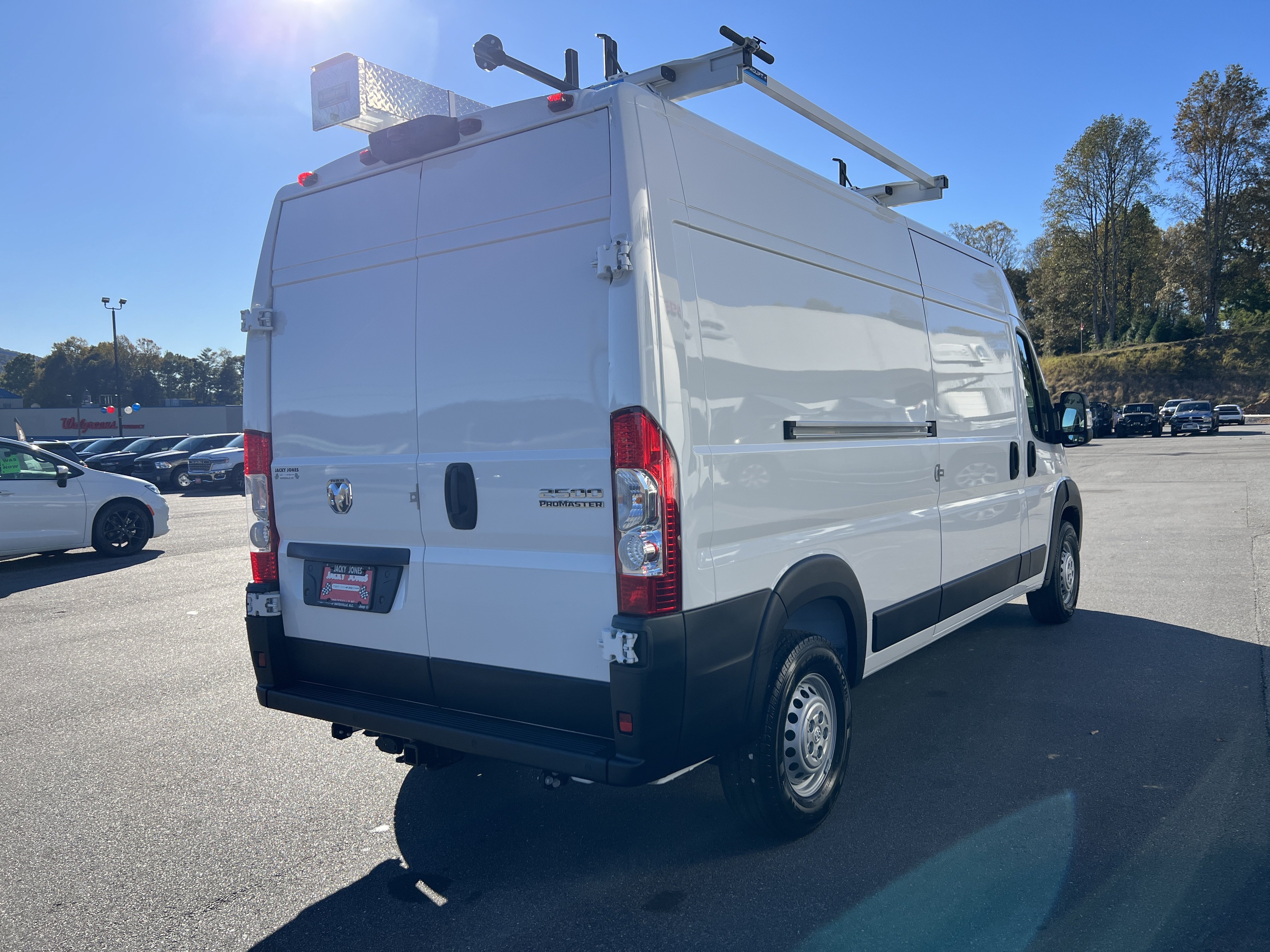 Used 2025 RAM ProMaster 2500 w/ Safety Group FWD image 3