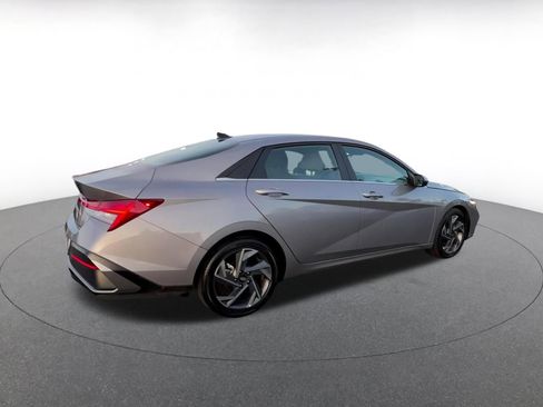 Used 2025 Hyundai Elantra SEL image 14
