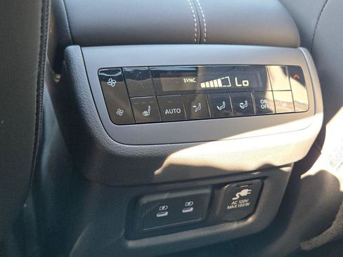New 2026 Nissan Pathfinder Platinum AWD/4WD image 11