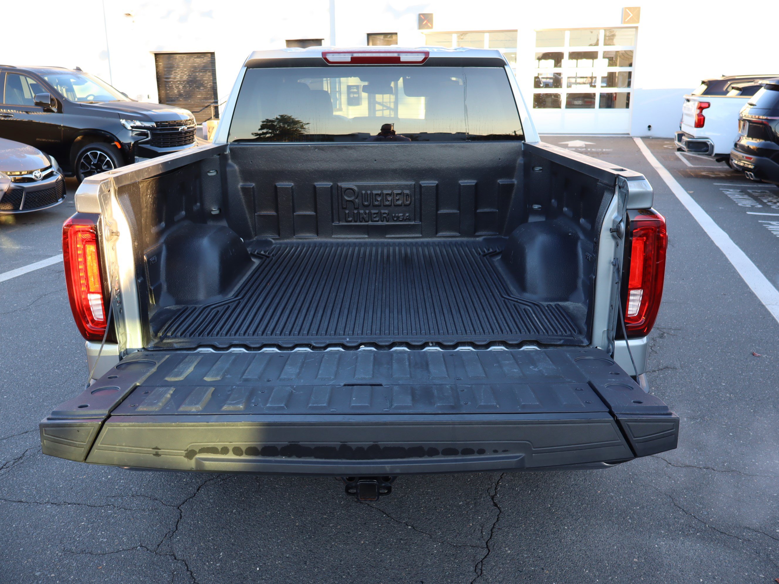 Used 2025 GMC Sierra 1500 SLT AWD/4WD image 12