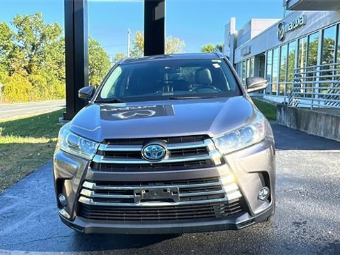 Used 2017 Toyota Highlander Limited image 3