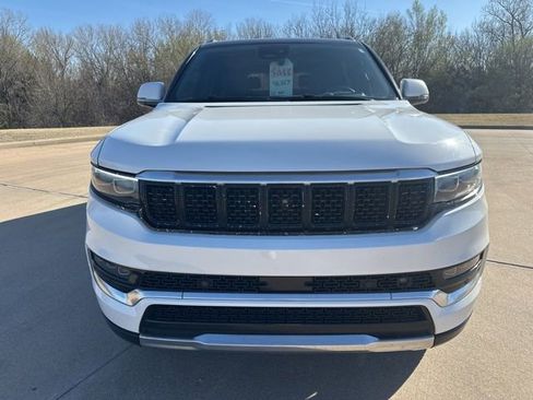 Used 2022 Jeep Grand Wagoneer Series III w/ Rear Seat Video Group 1 image 8