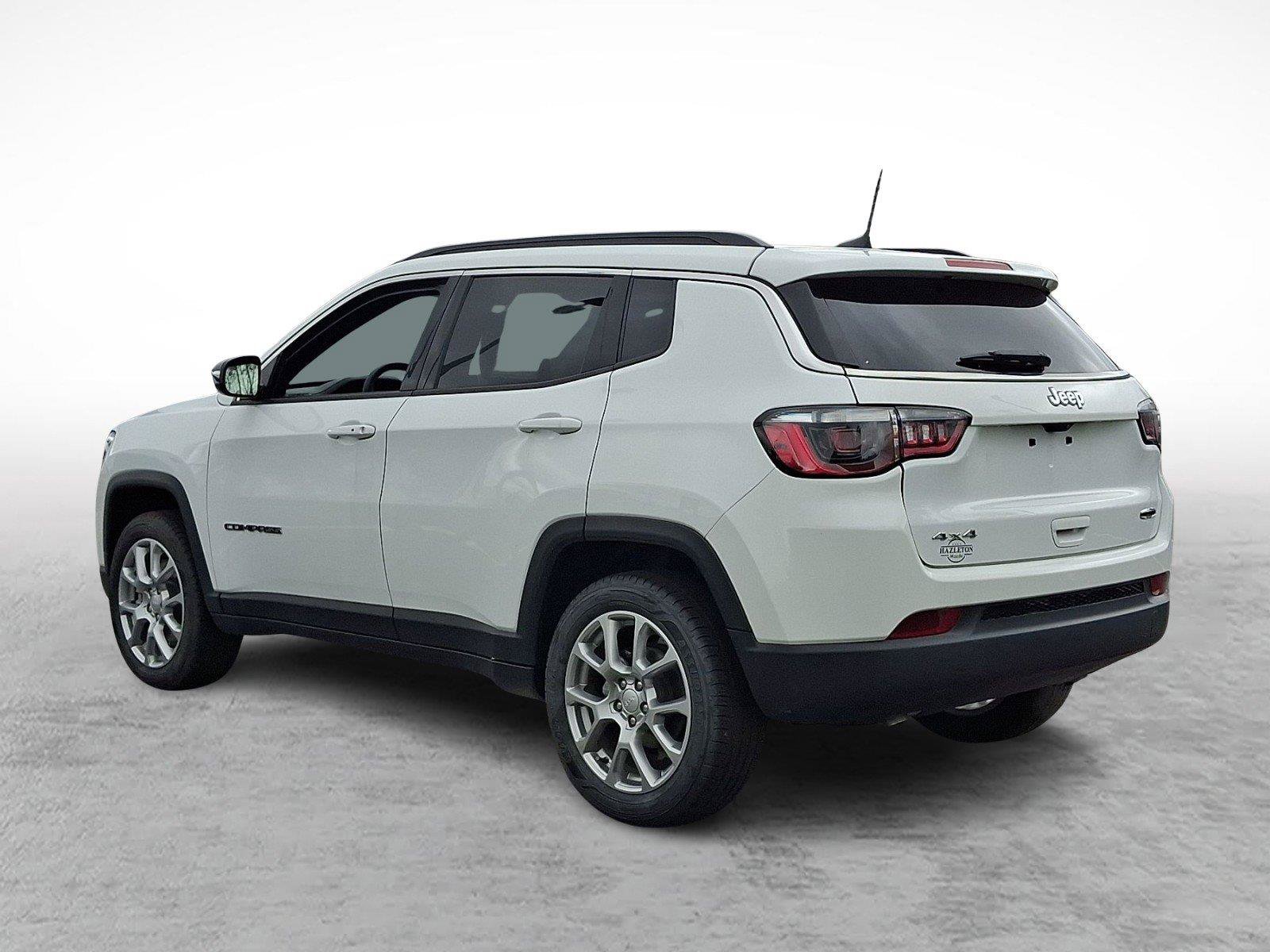 Used 2024 Jeep Compass Latitude AWD/4WD image 4