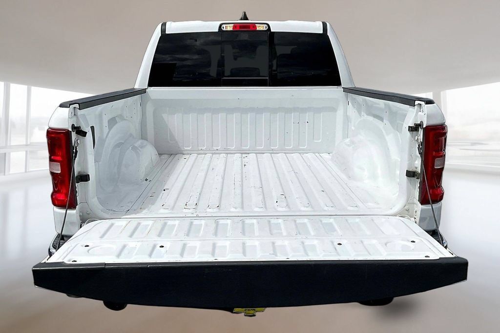 Used 2025 RAM 1500 Laramie AWD/4WD image 7