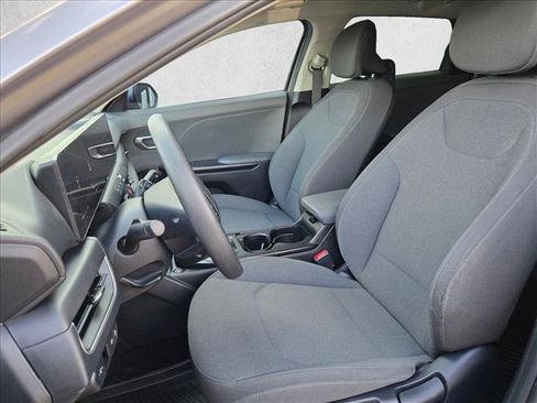 Used 2025 Kia K4 FWD image 11