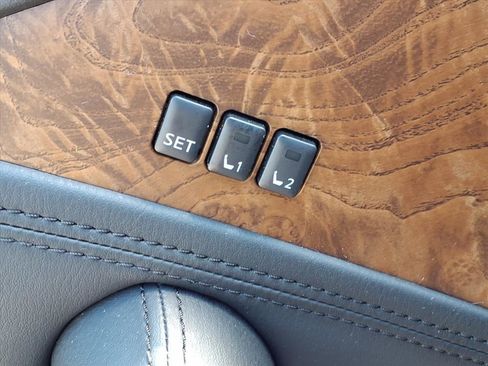 Used 2024 Nissan Armada SL w/ Captain's Chairs Package image 12