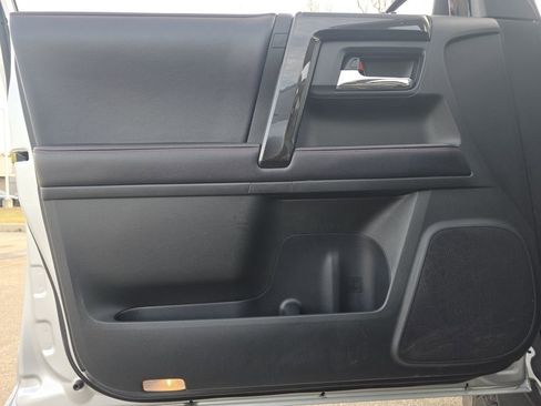 Used 2018 Toyota 4Runner TRD Off-Road Premium image 18