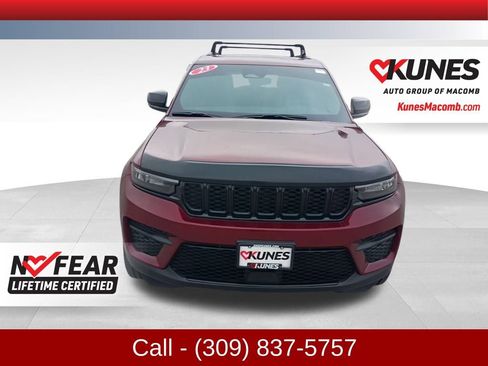 Used 2023 Jeep Grand Cherokee Altitude image 2