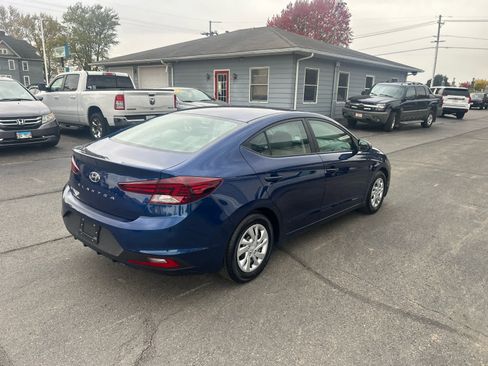 Used 2020 Hyundai Elantra SE image 3