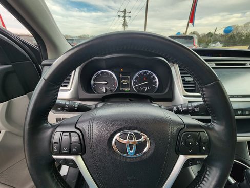 Used 2018 Toyota Highlander Limited Platinum image 19