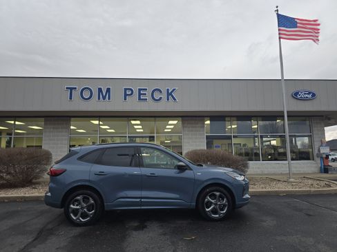 Used 2024 Ford Escape ST-Line w/ Tech Pack #1 AWD/4WD image 6