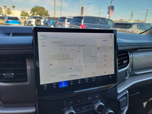 Used 2024 Ford Expedition XLT image 17