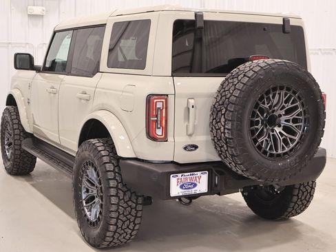 New 2025 Ford Bronco Outer Banks image 7