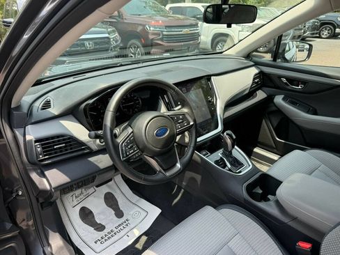 Used 2025 Subaru Outback Premium AWD/4WD image 3