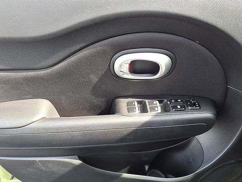 Used 2018 Kia Soul + image 11