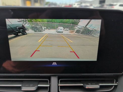 Used 2025 Chevrolet Trax LT FWD image 18