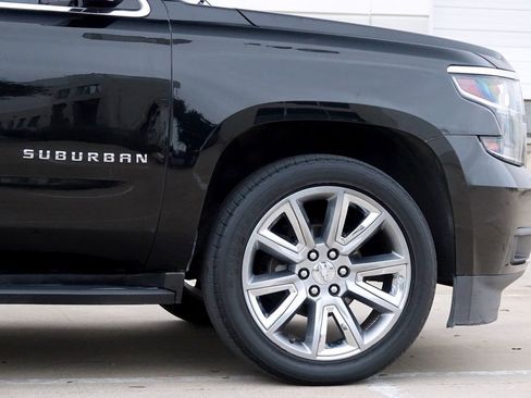 Used 2017 Chevrolet Suburban LT image 29
