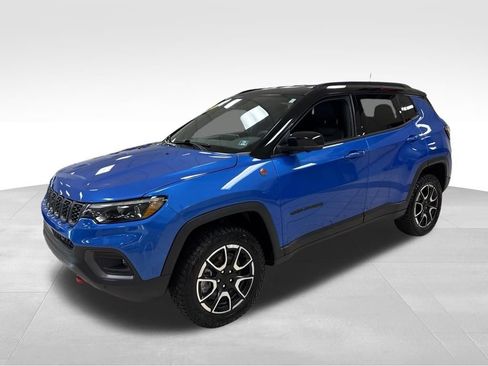 Used 2024 Jeep Compass Trailhawk w/ Trailhawk Elite Group AWD/4WD image 3