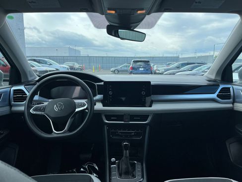 Used 2025 Volkswagen Taos SE image 33