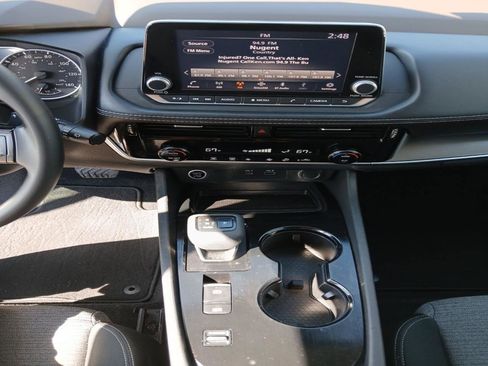 Used 2021 Nissan Rogue SV image 19